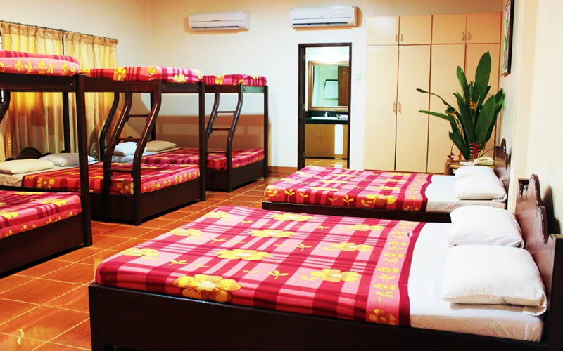 A family room with a double-deck bed.