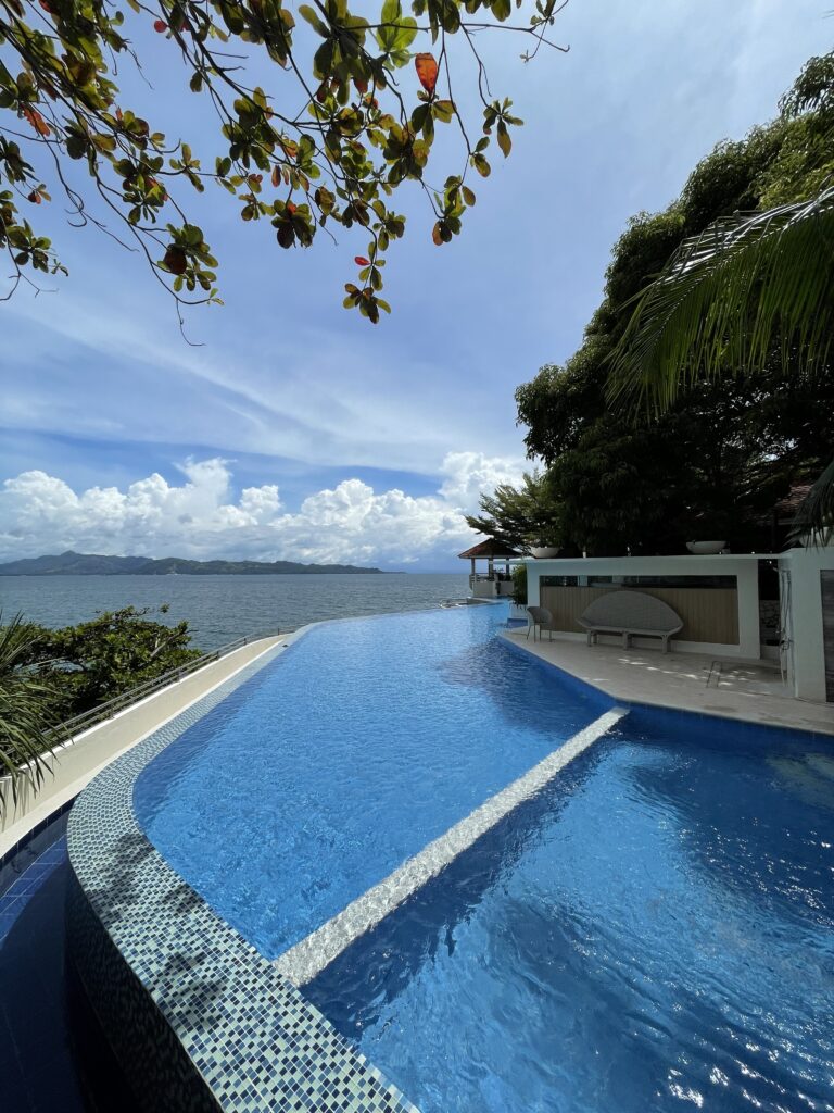 The Infinity Pool Bar on the cliff edge.